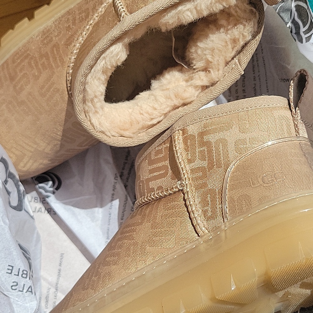UGG Ankle Boots - Picture 6 of 6